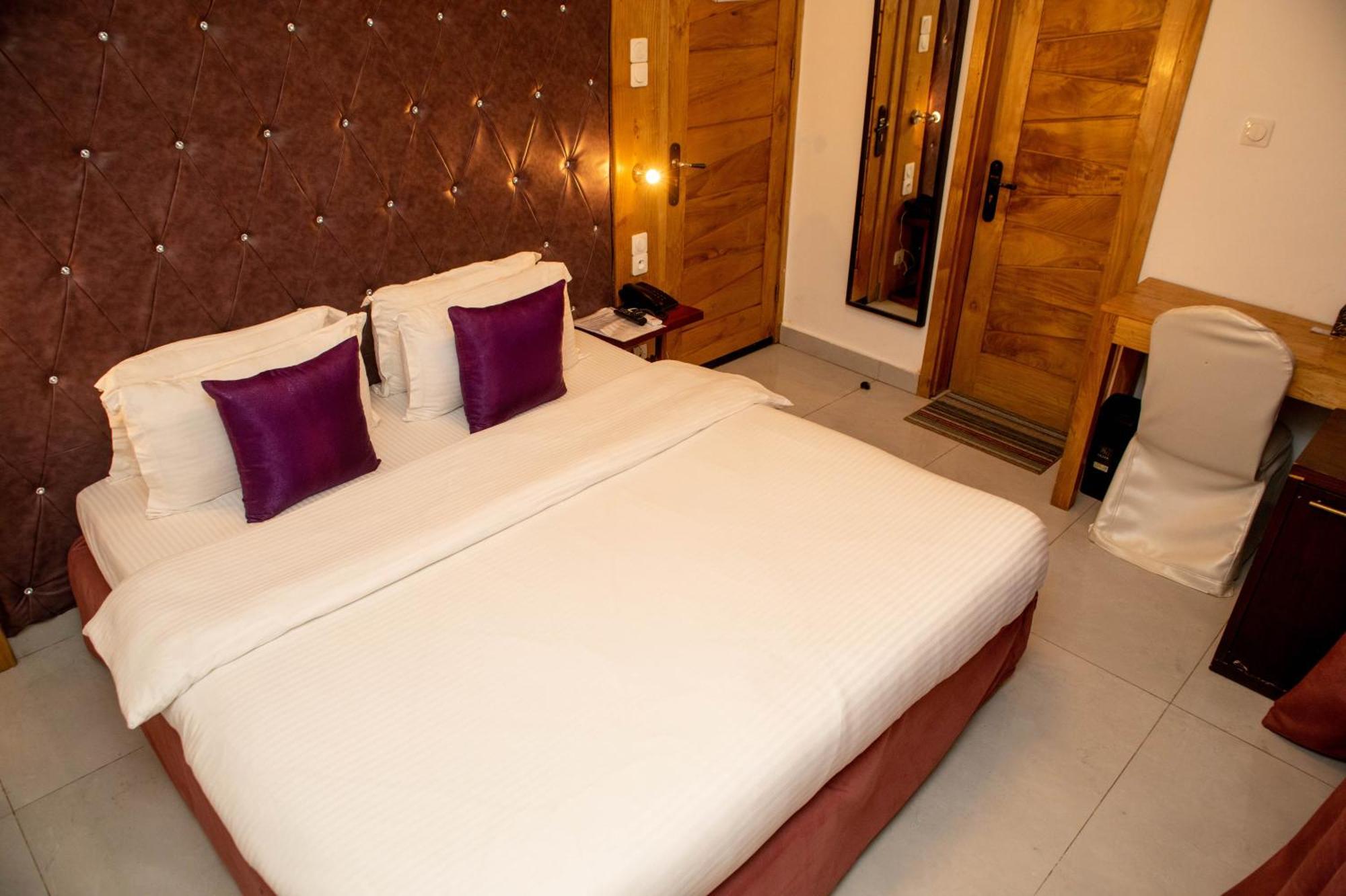 Hotel Les Orchidees Котону Номер фото